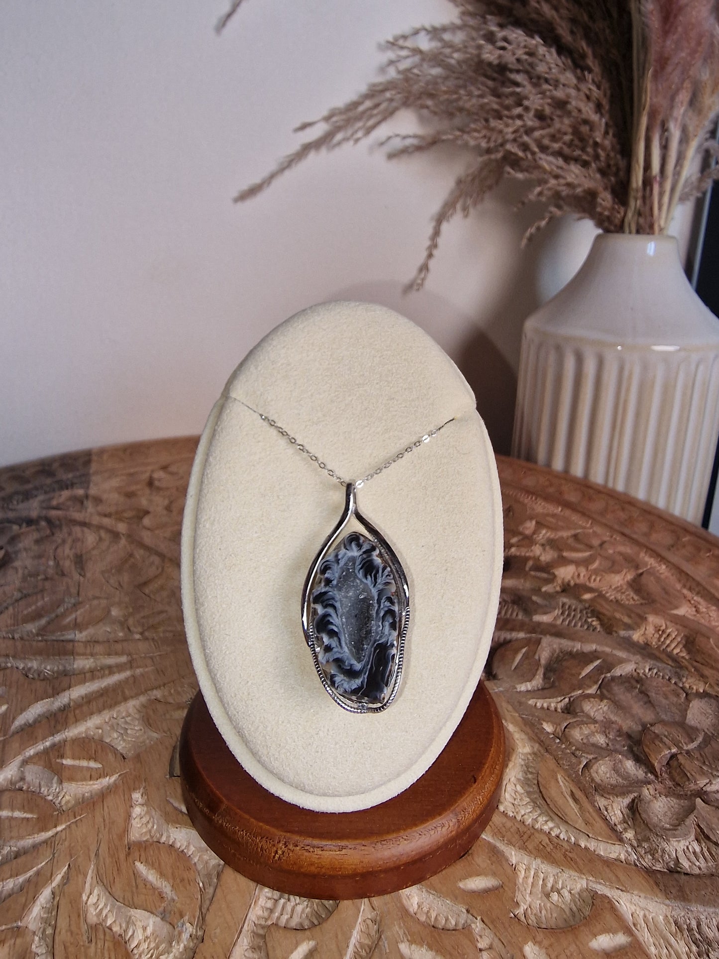 Leaf-Shaped Grey Agate Druzy Pendant – 925silver✨️