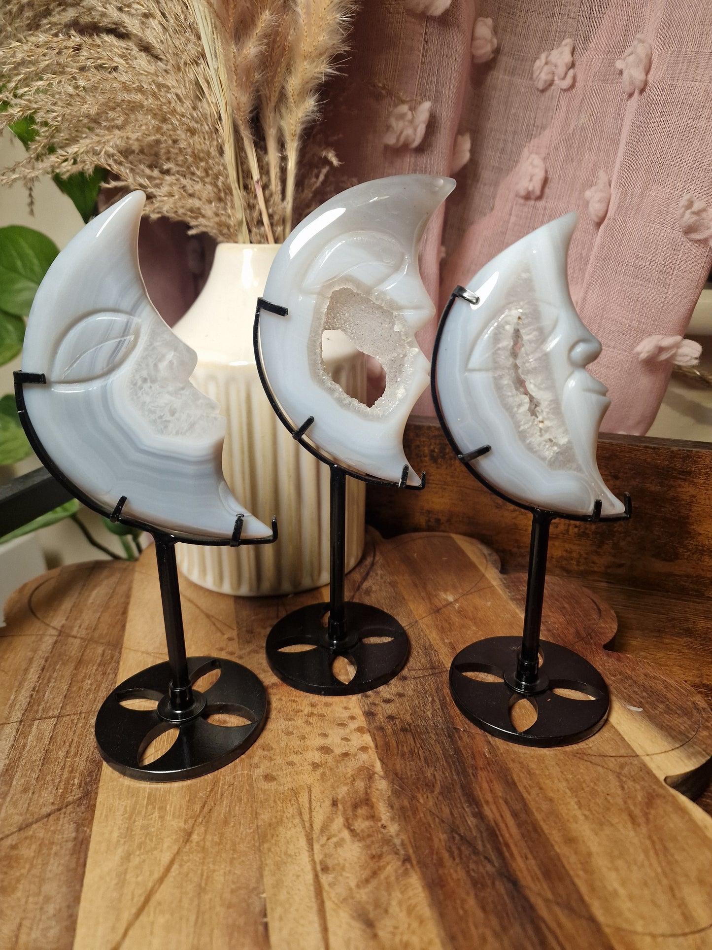 Druzy Agate moon on stand