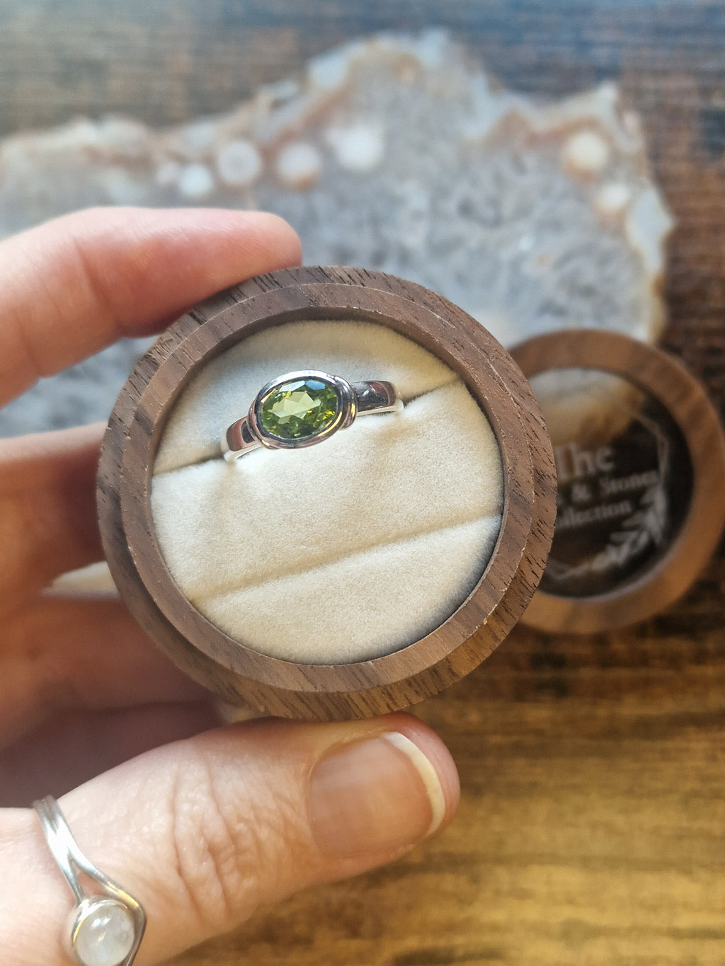 Peridot Oval Faceted Shoulder Detail Ring - Size P