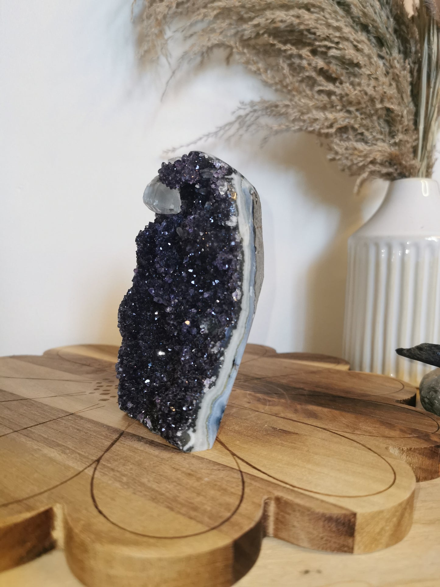 Amethyst Cut Base – Crowned with Calcite 728g | Chrystal’s Pick of the Week