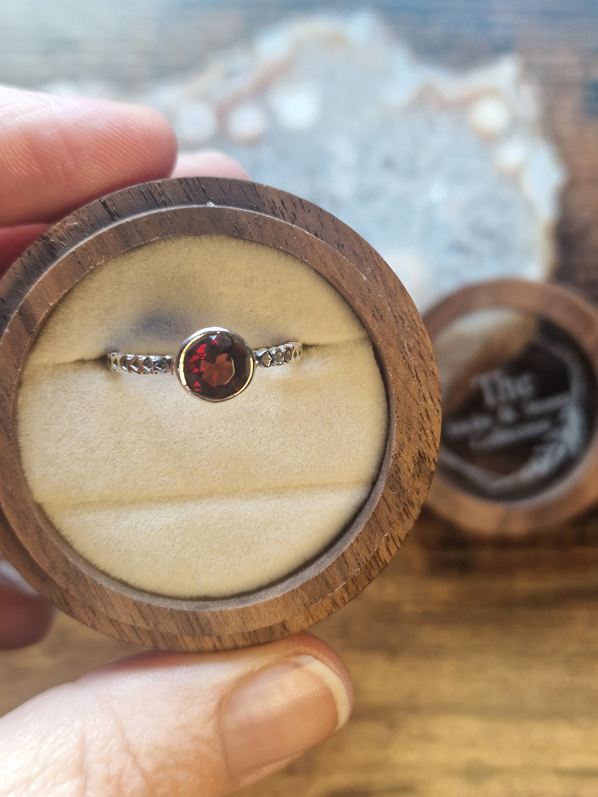 Garnet Faceted Patterned Band Ring