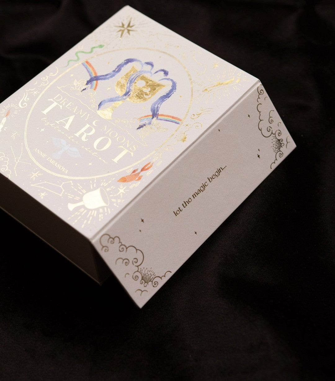 Dreamy Moons Tarot Deck by Annie Tarasova
