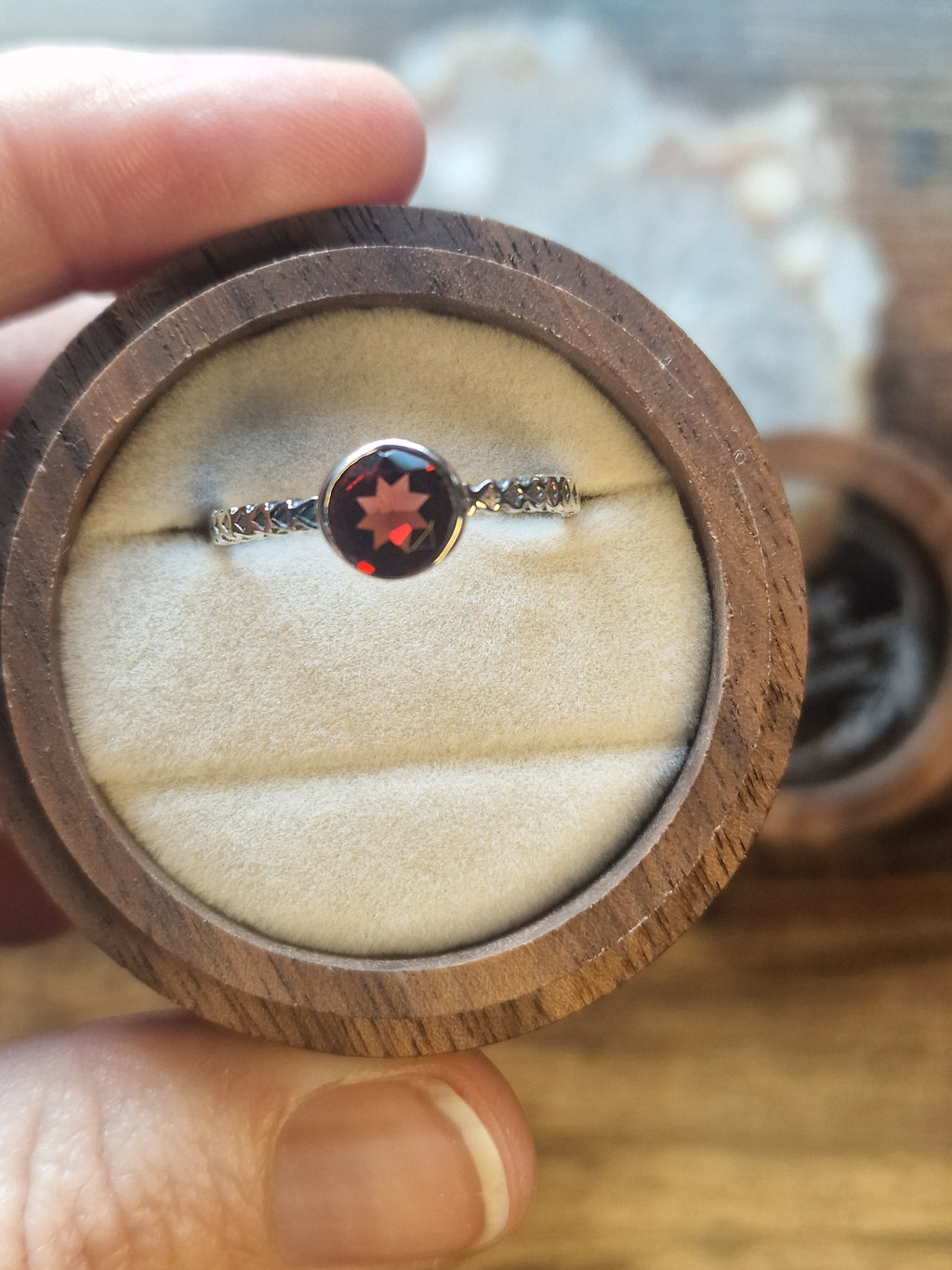 Garnet Faceted Patterned Band Ring