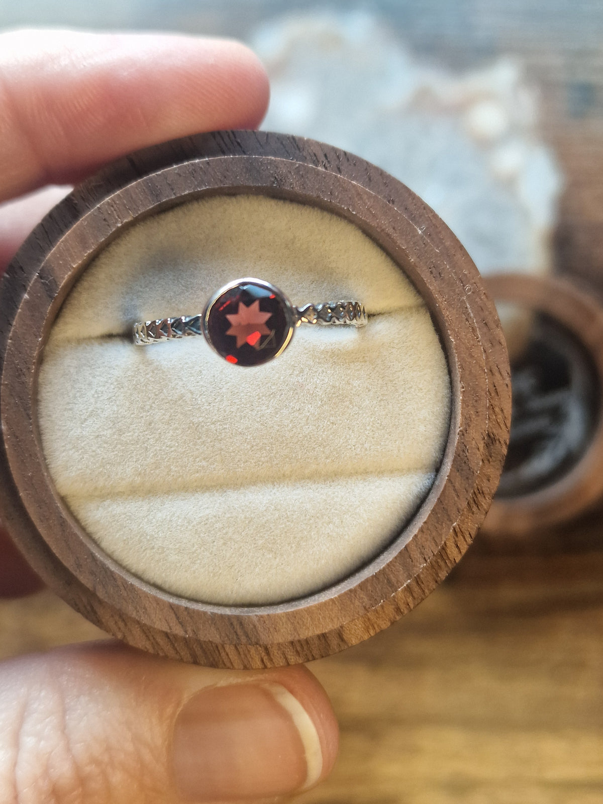 Garnet Faceted Patterned Band Ring