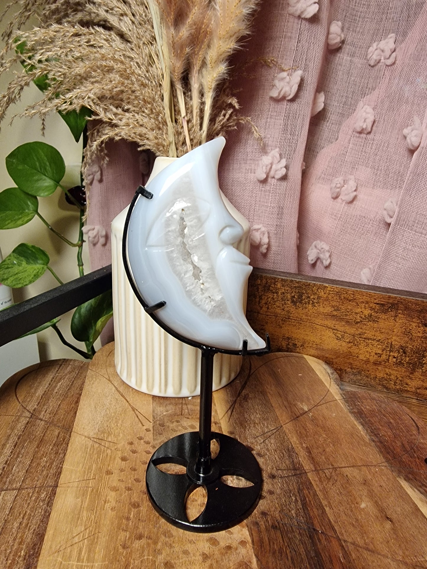 Druzy Agate moon on stand