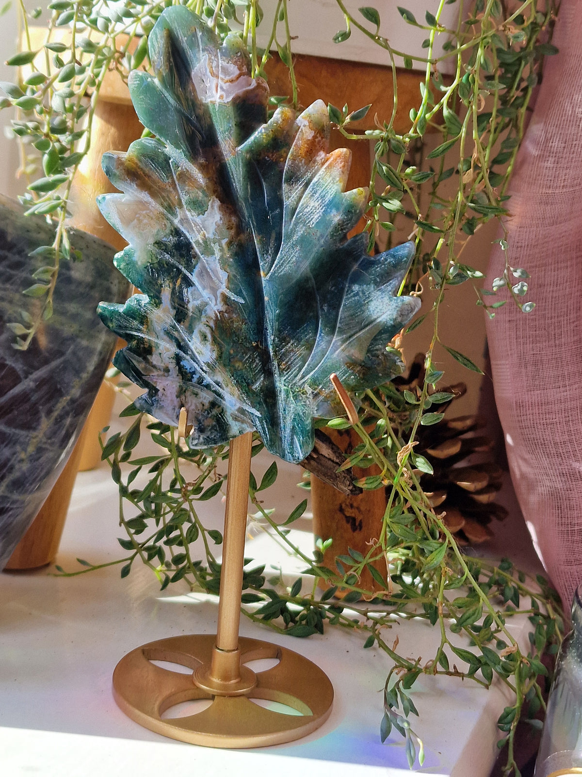 Druzy Moss Agate Crystal Leaf on Gold-Coloured Stand