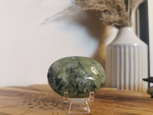 Prehnite palm stone