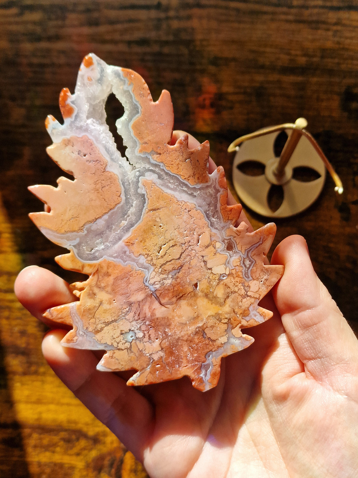 Druzy Pink Agate Crystal Leaf on Gold-Coloured Stand