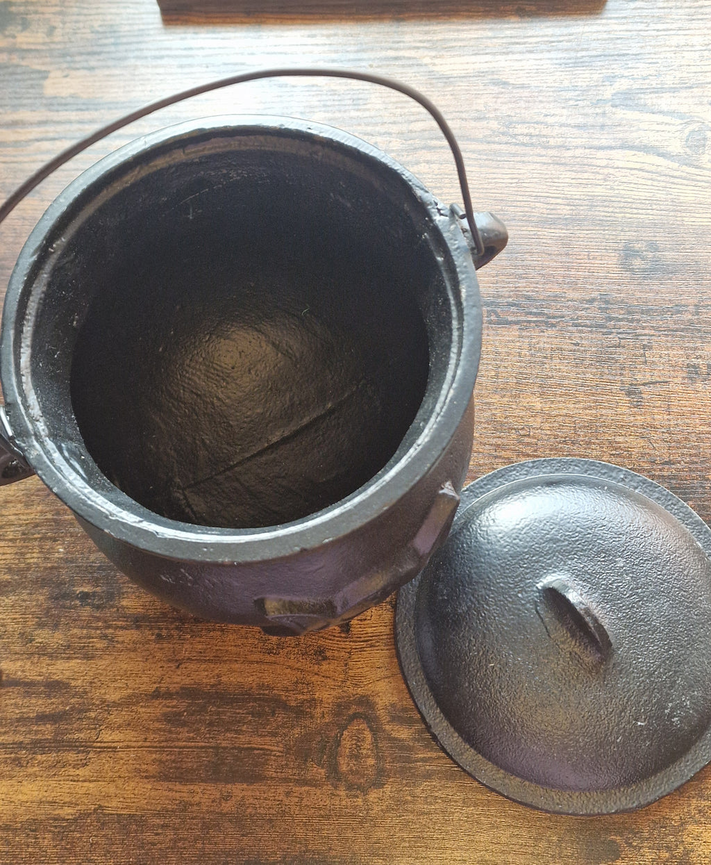 Large Triple Moon Cast Iron Cauldron | 23cm