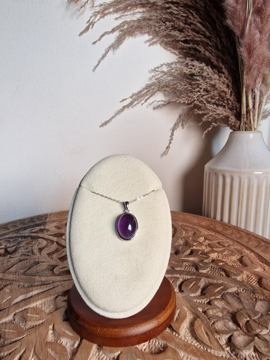 Amethyst Oval Pendant – 925 Silver