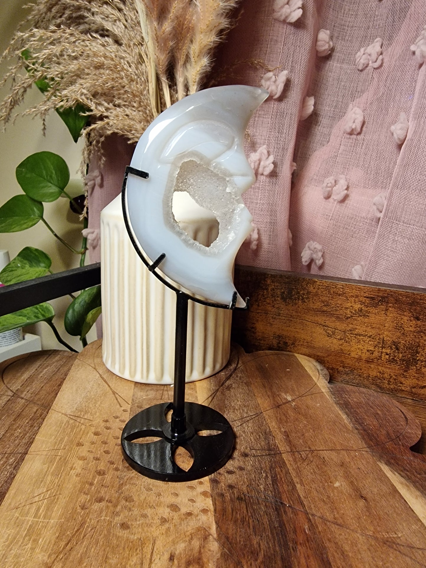 Druzy Agate moon on stand